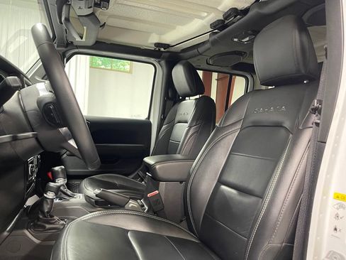 Used 2019 Jeep Wrangler Unlimited Sahara AWD/4WD image 22