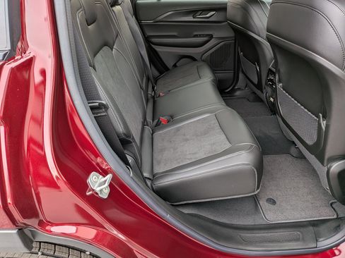 New 2025 Jeep Grand Cherokee Altitude image 32