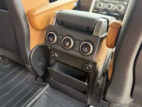 Used 2017 Land Rover Discovery HSE AWD/4WD image 25
