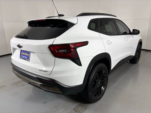 Used 2026 Chevrolet Trax ACTIV w/ Sunroof Package image 8