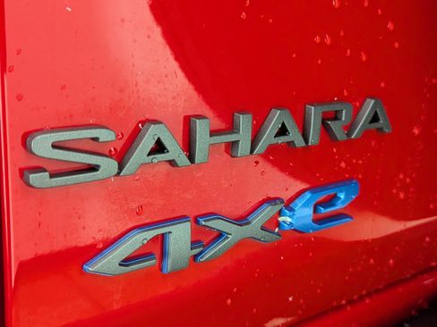 Used 2025 Jeep Wrangler Unlimited Sahara w/ Safety Group AWD/4WD image 28