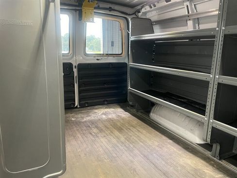 Used 2018 Chevrolet Express 3500 w/ Driver Convenience Package RWD image 22