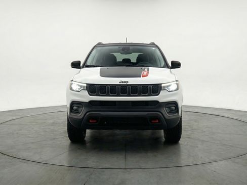 Used 2025 Jeep Compass Trailhawk AWD/4WD image 2