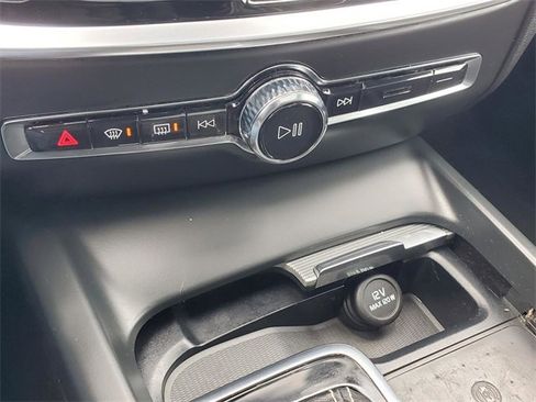 Used 2021 Volvo S60 T5 R-Design image 25