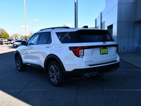 Used 2026 Ford Explorer Active w/ Active Comfort Package AWD/4WD image 4
