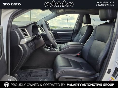 Used 2019 Toyota Highlander XLE FWD image 13