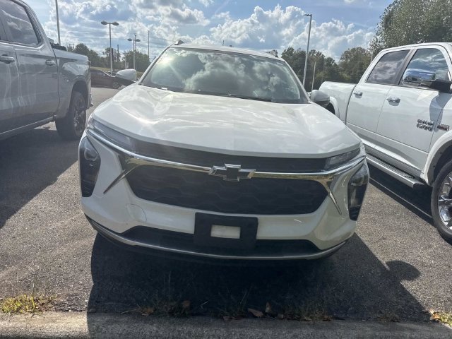 Used 2025 Chevrolet Trax LT w/ LT Convenience Package FWD image 6