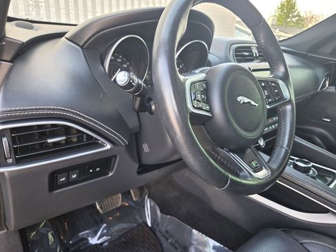 Used 2018 Jaguar F-PACE R-Sport AWD/4WD image 17