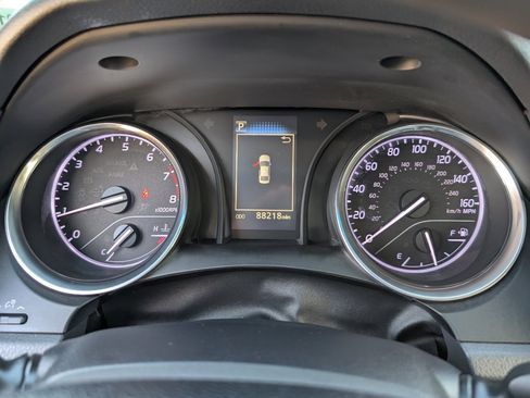 Used 2018 Toyota Camry LE image 19