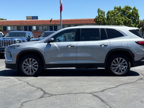 Used 2025 Buick Enclave Preferred FWD image 8