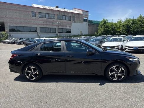 Used 2023 Hyundai Elantra SEL w/ Convenience Package FWD image 15