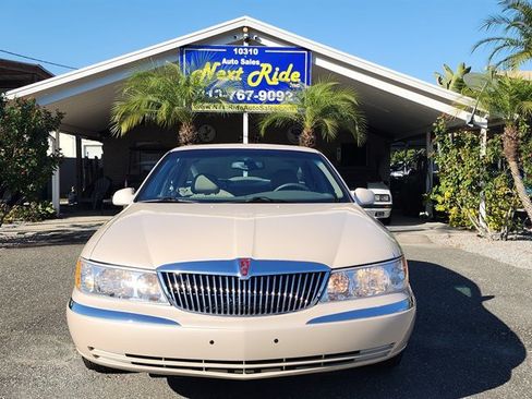 Used 2001 Lincoln Continental image 3