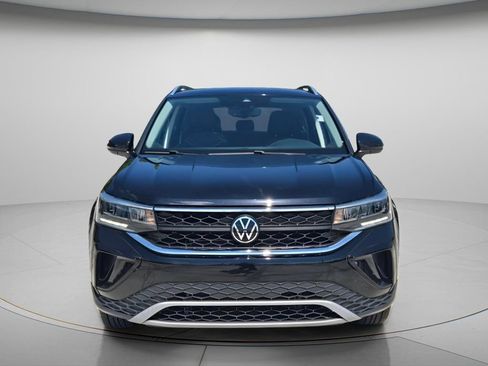 Certified 2024 Volkswagen Taos SE FWD image 5