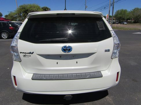 Used 2014 Toyota Prius V Two image 3