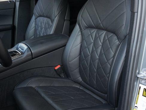 Used 2024 BMW X6 xDrive40i w/ Premium Package image 3