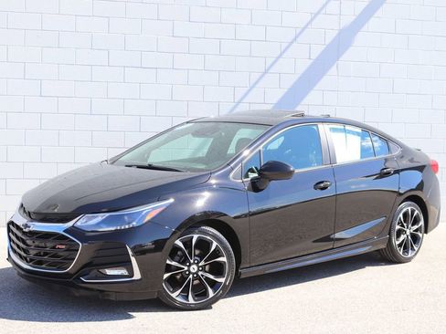 Used 2019 Chevrolet Cruze Premier w/ Sun And Sound Package image 32