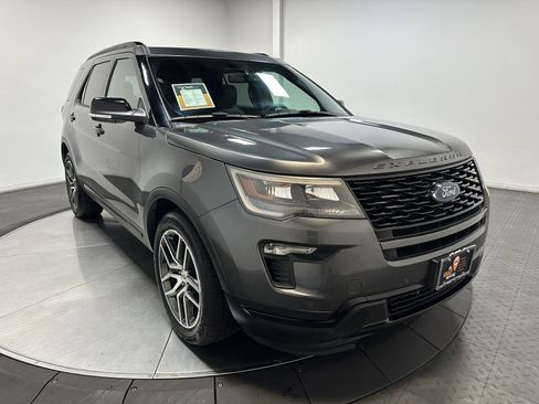 Used 2018 Ford Explorer Sport image 2