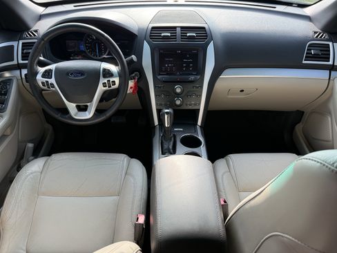 Used 2013 Ford Explorer XLT image 13