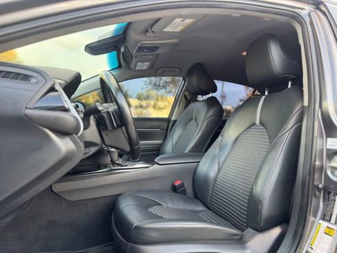 Used 2020 Toyota Camry SE image 9