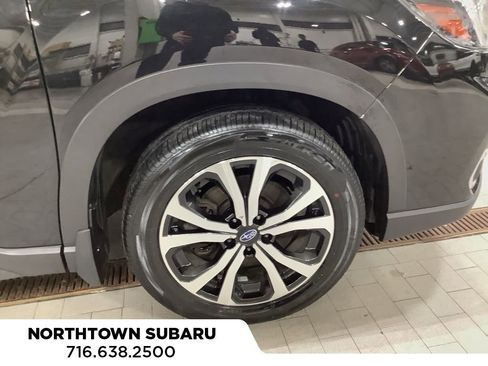 Used 2020 Subaru Forester Limited image 12