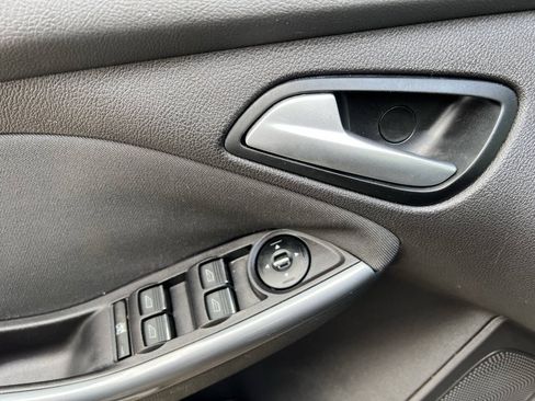 Used 2013 Ford Focus Titanium FWD image 27