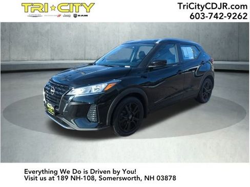 Used 2023 Nissan Kicks SV image 1