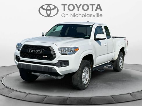 Used 2017 Toyota Tacoma SR AWD/4WD image 1