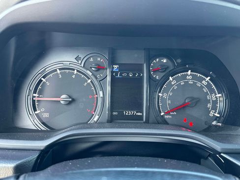 Used 2024 Toyota 4Runner SR5 Premium w/ Moonroof Package AWD/4WD image 19