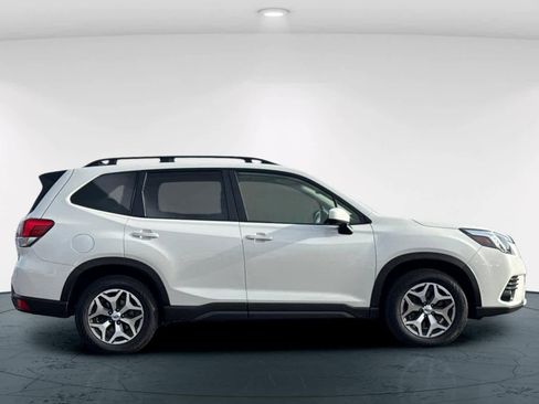 Used 2024 Subaru Forester Premium image 6