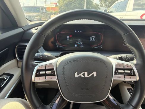 Used 2025 Kia Telluride S FWD image 11