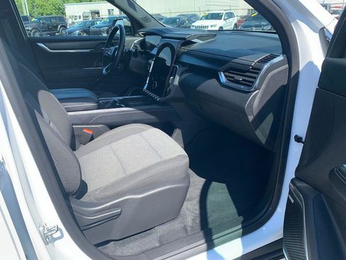 Used 2025 GMC Acadia Elevation image 10