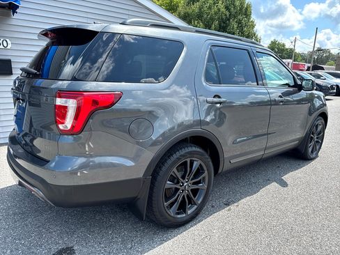 Used 2017 Ford Explorer XLT w/ Equipment Group 202A image 6