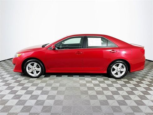 Used 2014 Toyota Camry SE image 5