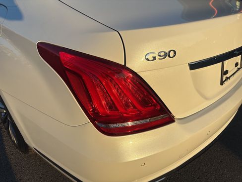 Used 2018 Genesis G90 3.3T Premium image 4
