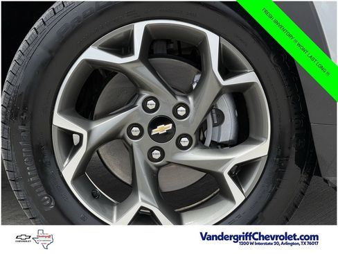 Used 2025 Chevrolet Trax LT w/ LT Convenience Package FWD image 9