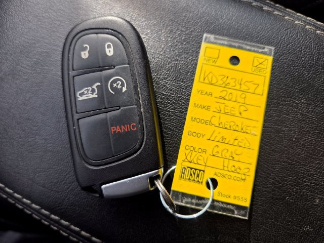 Used 2019 Jeep Cherokee Limited AWD/4WD image 20
