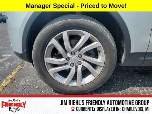Used 2018 Land Rover Discovery SE image 27