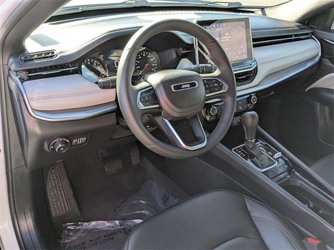 Used 2024 Jeep Compass Limited image 17