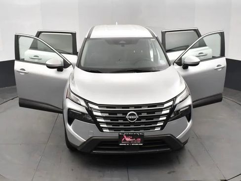 Used 2024 Nissan Rogue SV AWD/4WD image 10