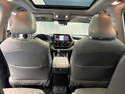 Used 2022 Toyota Highlander Platinum FWD image 24