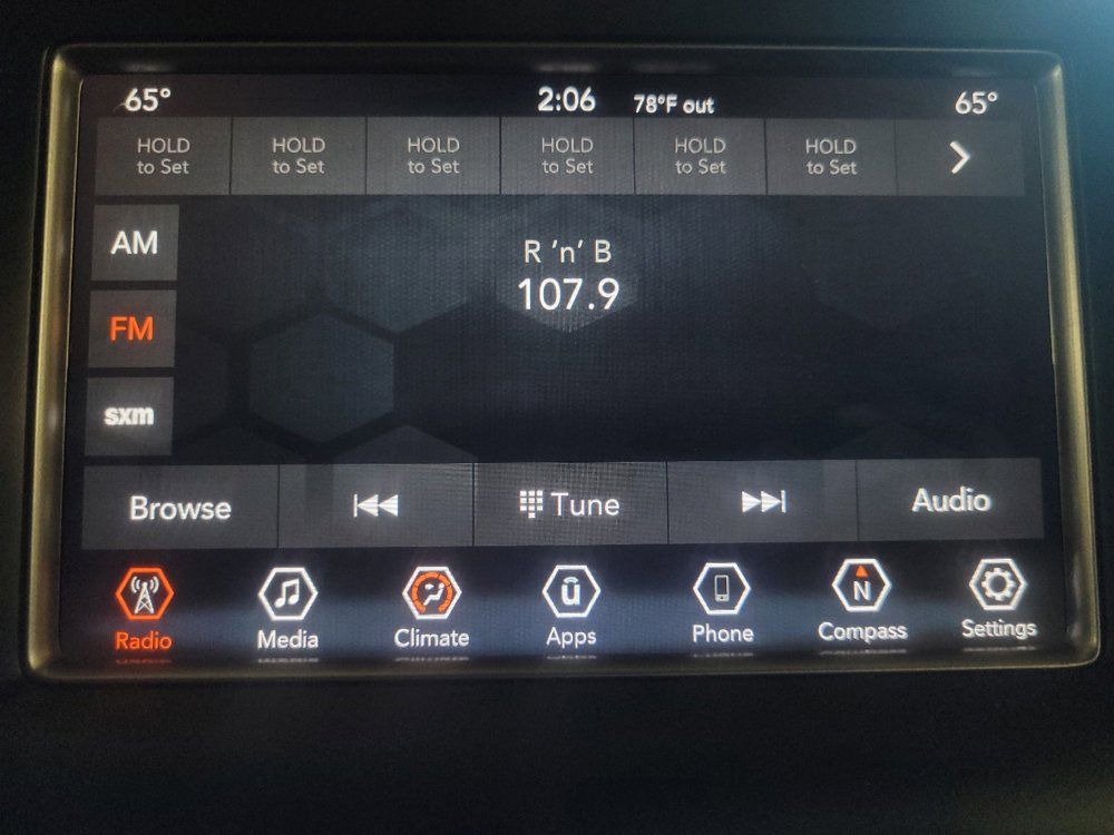Used 2019 Jeep Grand Cherokee Laredo RWD image 25