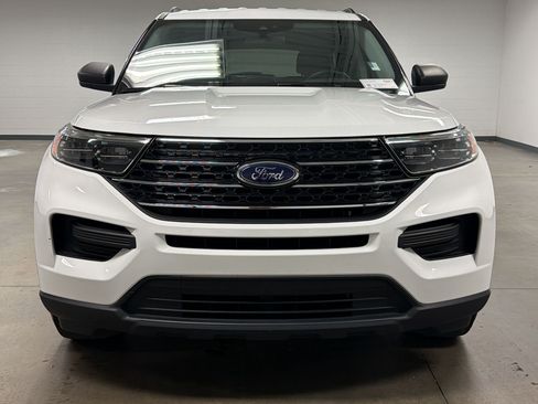 Used 2021 Ford Explorer XLT RWD image 4