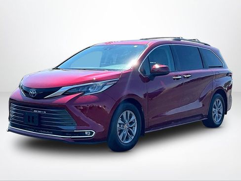 Used 2021 Toyota Sienna XLE w/ XLE Plus Package FWD image 37