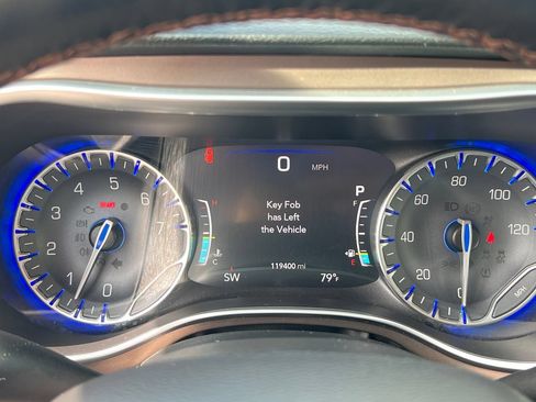 Used 2017 Chrysler Pacifica Touring-L Plus FWD image 15
