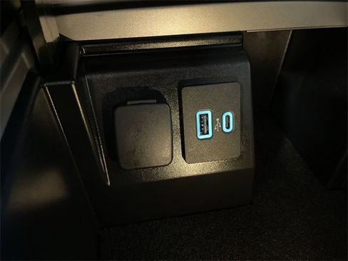 Used 2024 Ford Explorer XLT w/ Equipment Group 202A image 29