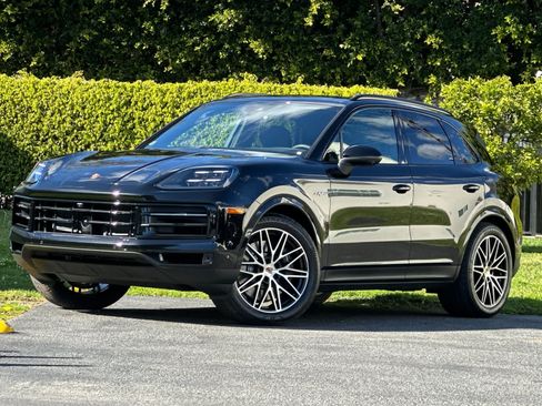 New 2026 Porsche Cayenne E-Hybrid AWD/4WD image 1