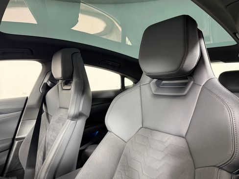 Used 2023 Audi e-tron GT Prestige w/ Prestige Package image 21