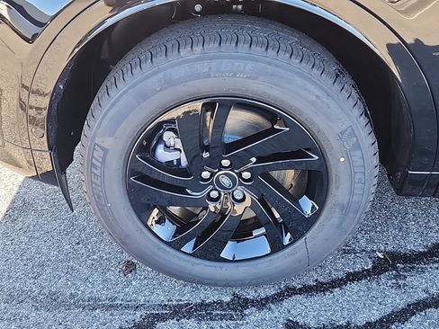 Certified 2025 Land Rover Discovery Sport S image 9