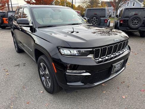 Used 2022 Jeep Grand Cherokee Limited 4xe image 8