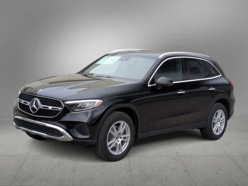 Used 2025 Mercedes-Benz GLC 300 4MATIC image 4